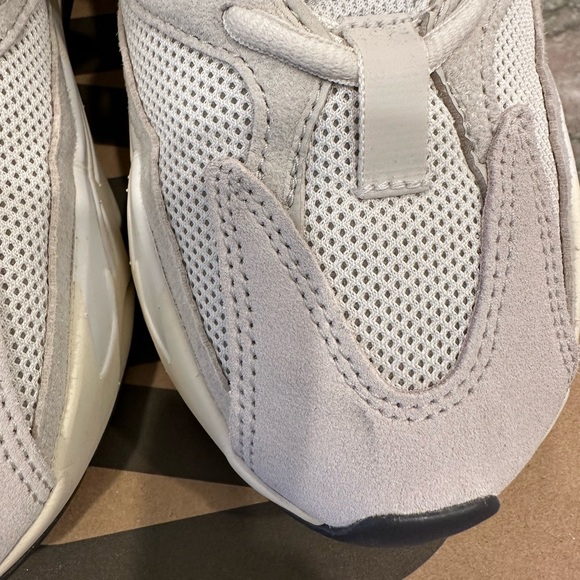 Yeezy Boost 750 in Cream - Picture 5 of 7